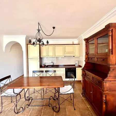 Apartamento Ap1 En Playa De Roques, En Lado De La Playa, Con Piscina