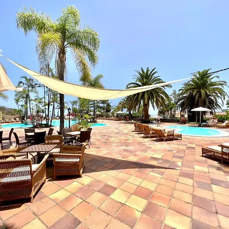 Apartamento Ap1 En Playa De Roques, En Lado De La Playa, Con Piscina